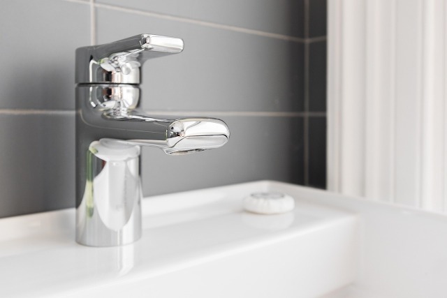 bathroom faucet installation plumber